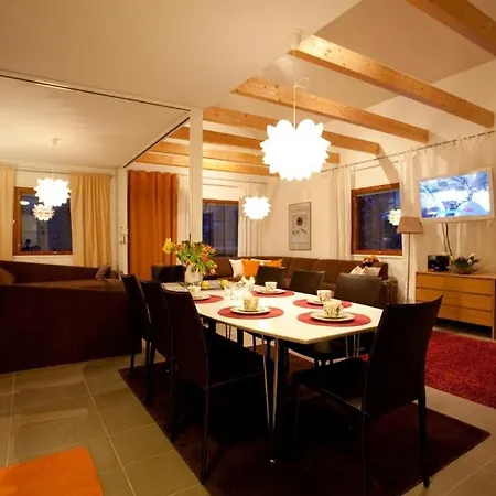 President Spacious Center Apartment, Sleeps 10 아파트