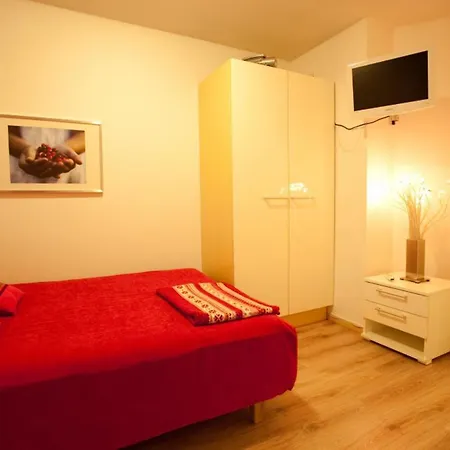 President Spacious Center Apartment, Sleeps 10 * 레비