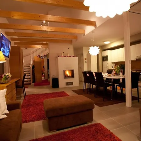 President Spacious Center Apartment, Sleeps 10 레비