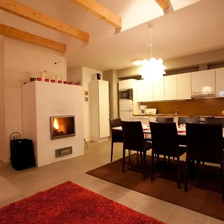 아파트 President Spacious Center Apartment, Sleeps 10 레비